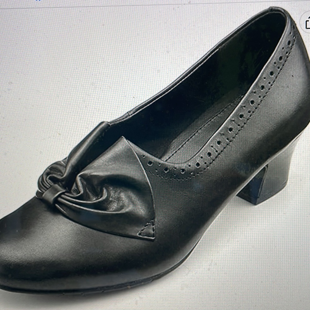 NEW Hotter Heels Donna. Black. Vtg inspired. NWOT. Free sandals with purchase.